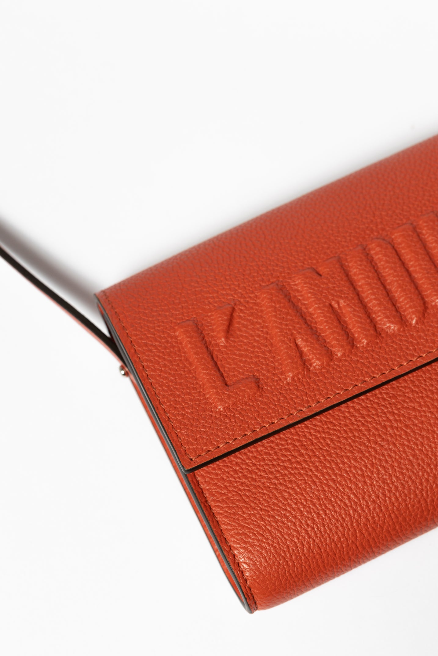 L’AMOUR TUE BAG TAURILLON